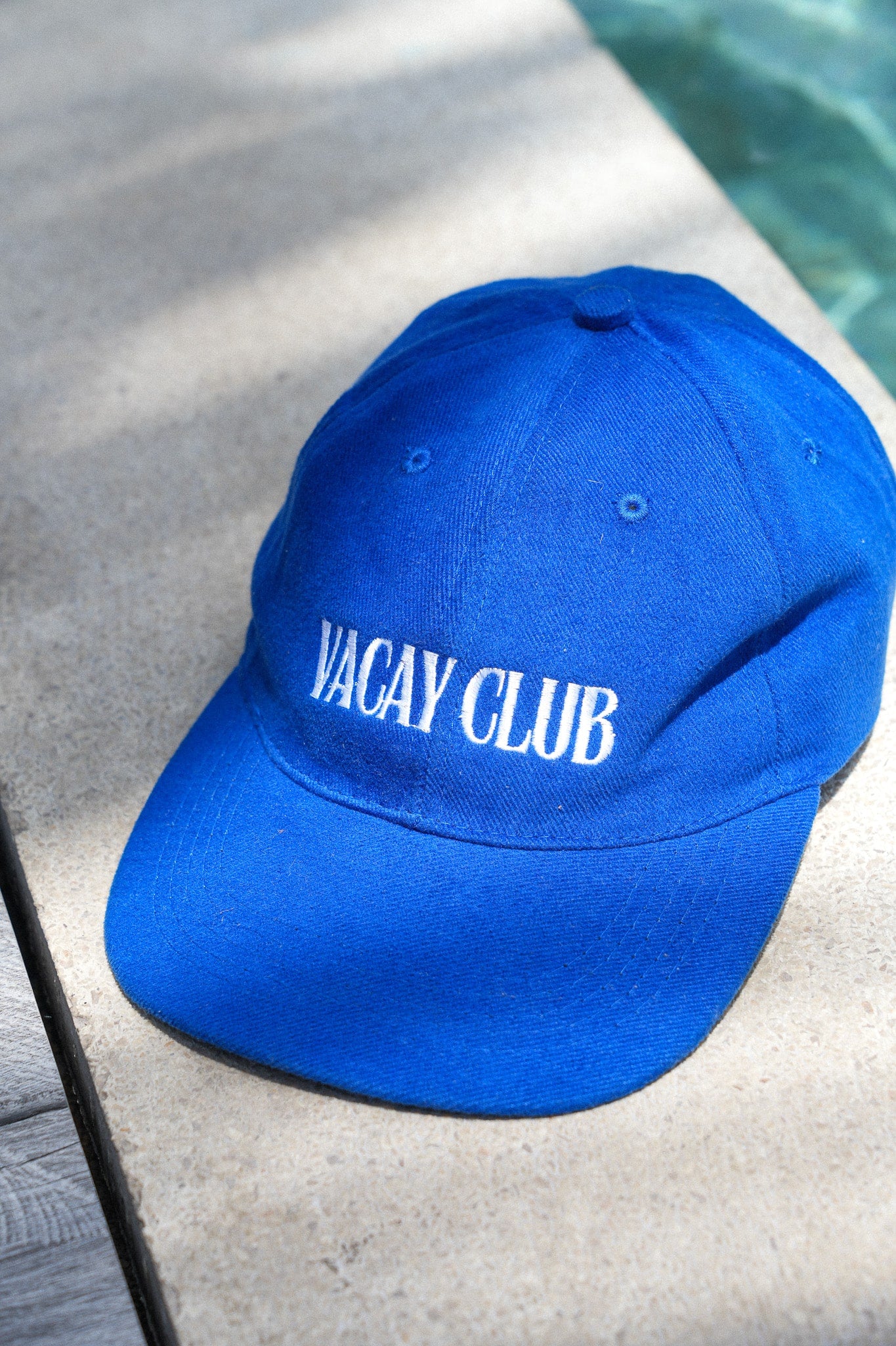 HIBISCUS 'VACAY CLUB' CAP