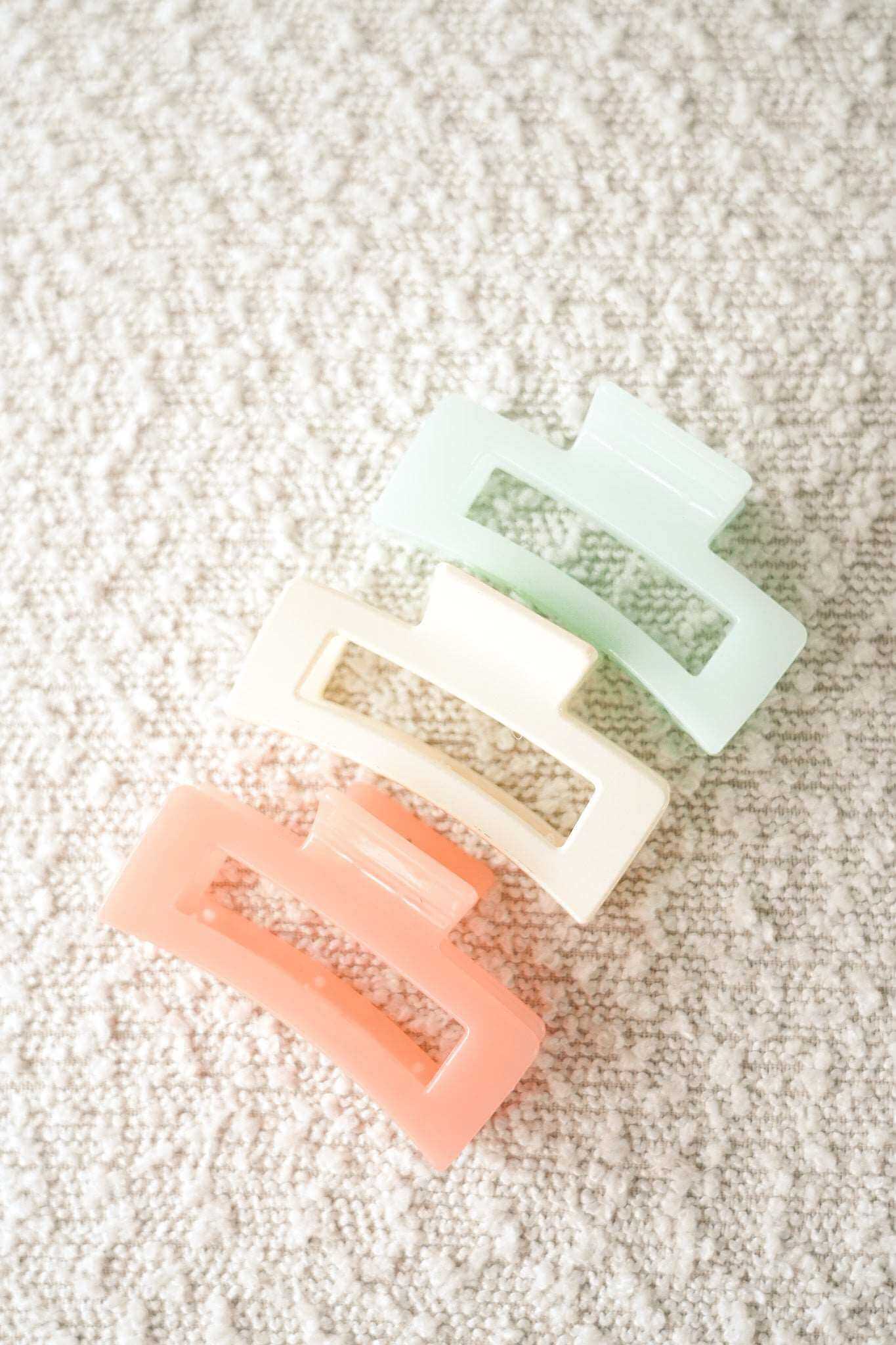 CLAW HAIR CLIP - MILKY WHITE by Black Salt Co Sale - Shop at Black Salt Co