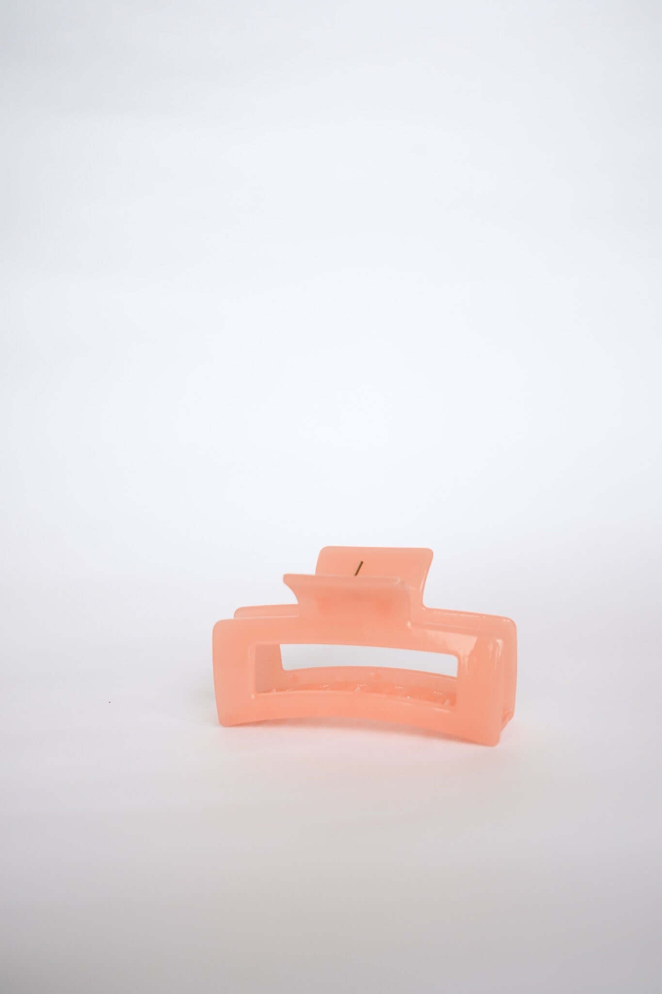 CLAW HAIR CLIP - PEACH by Black Salt Co Sale - Shop at Black Salt Co