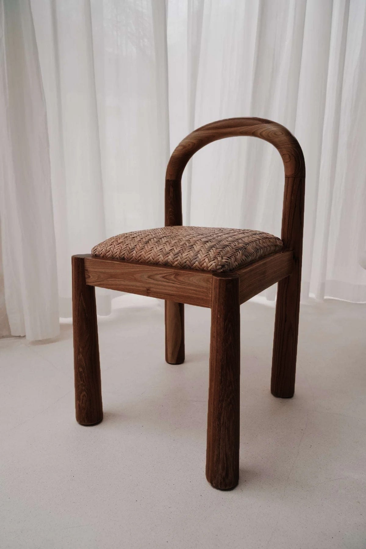 THE DESA DINING CHAIR