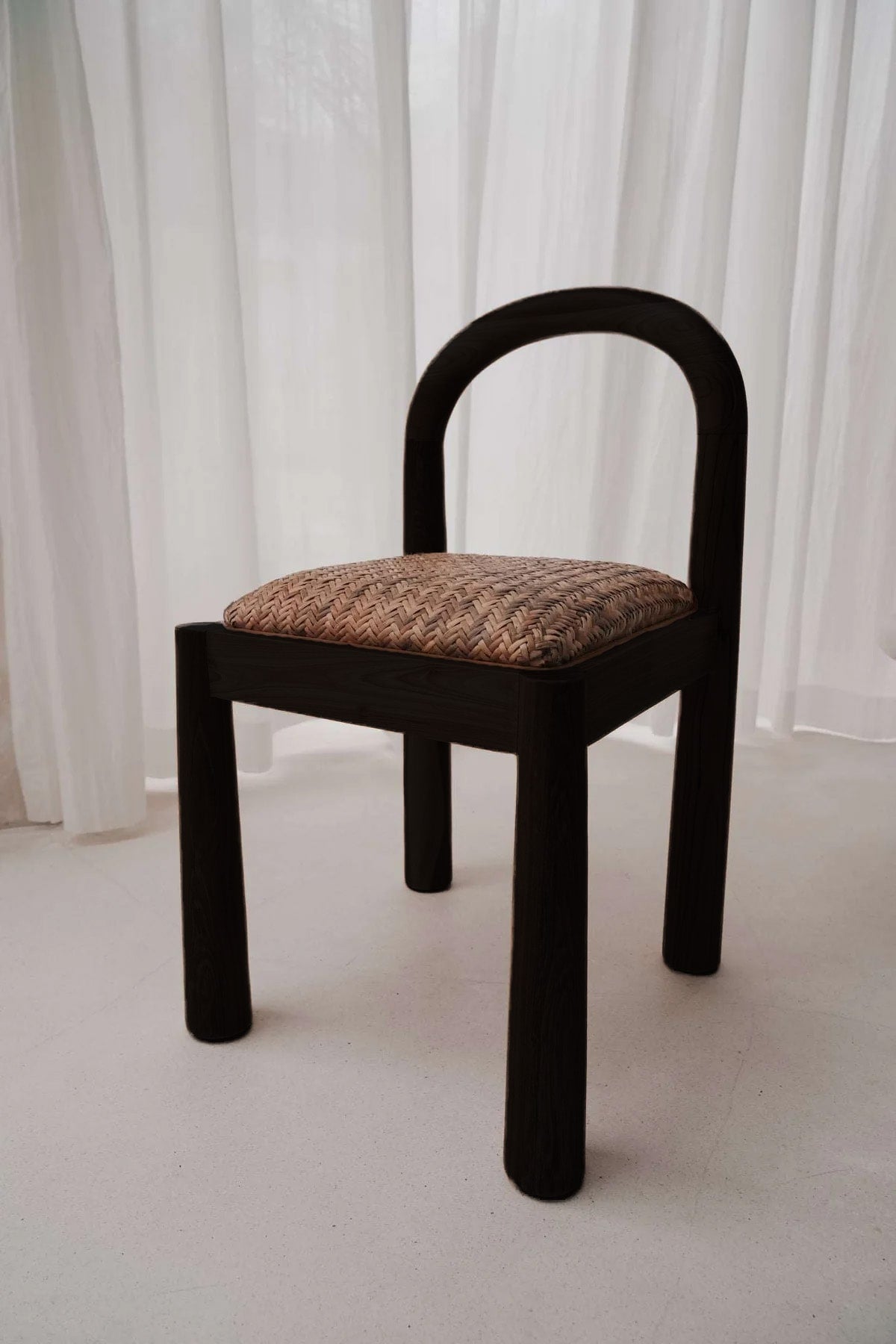 THE DESA DINING CHAIR