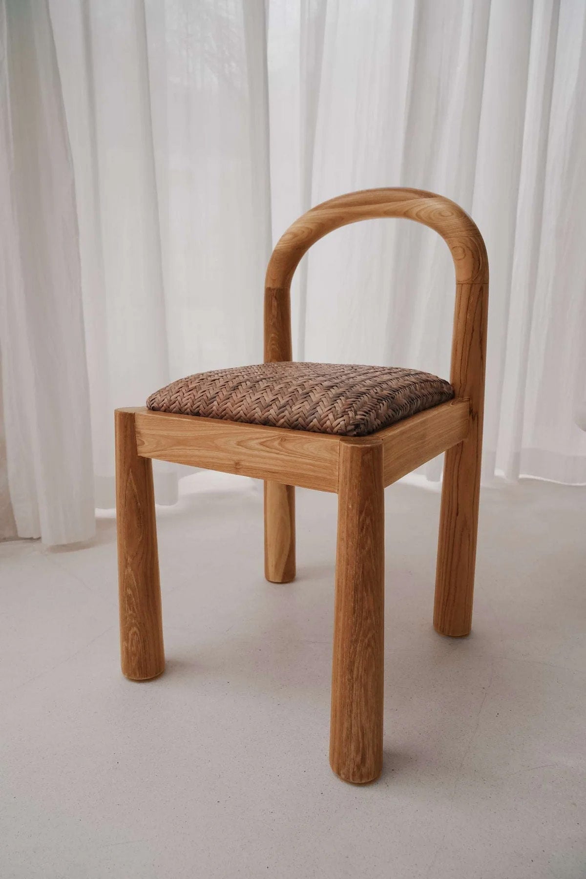 THE DESA DINING CHAIR