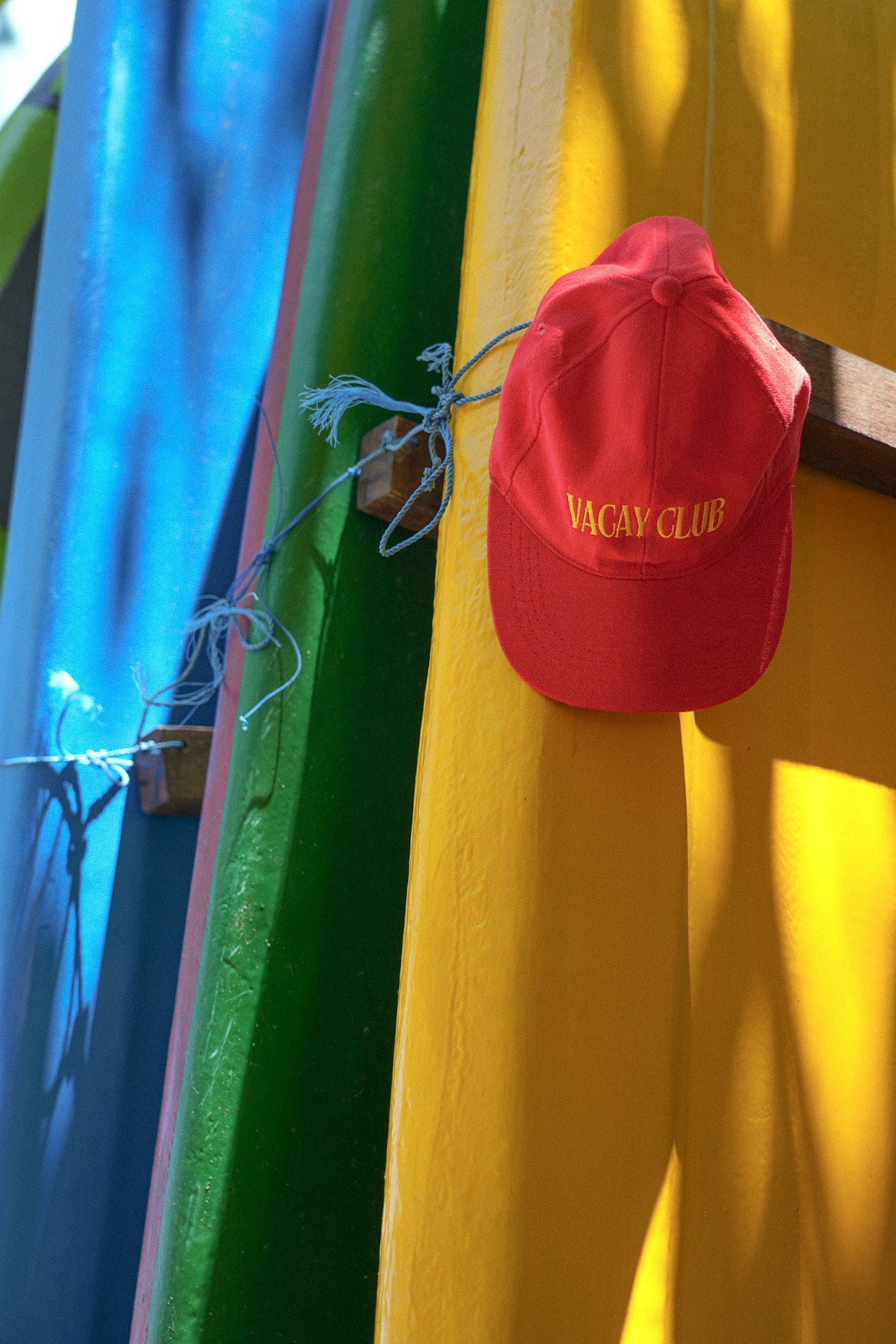 HIBISCUS 'VACAY CLUB' CAP